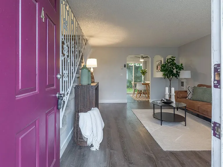 Somerset West Apartments — Photo 8