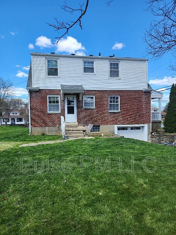 3 bed, 1.5 bath, 1494 sqft, $1,800 — Photo 4