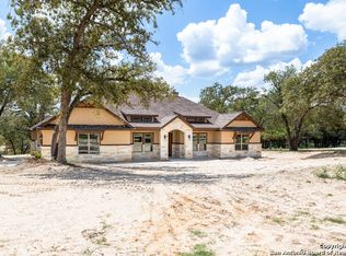 144 Hidden Pond Dr, Adkins, TX 78101