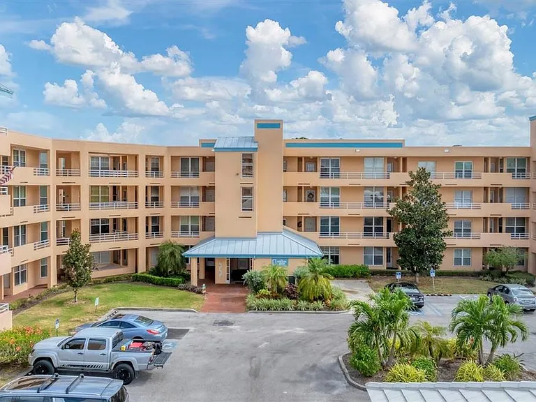 4530 Pinebrook Cir #208 — Photo 4