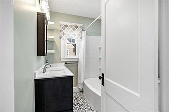 2nd image of 29 Washington St #2