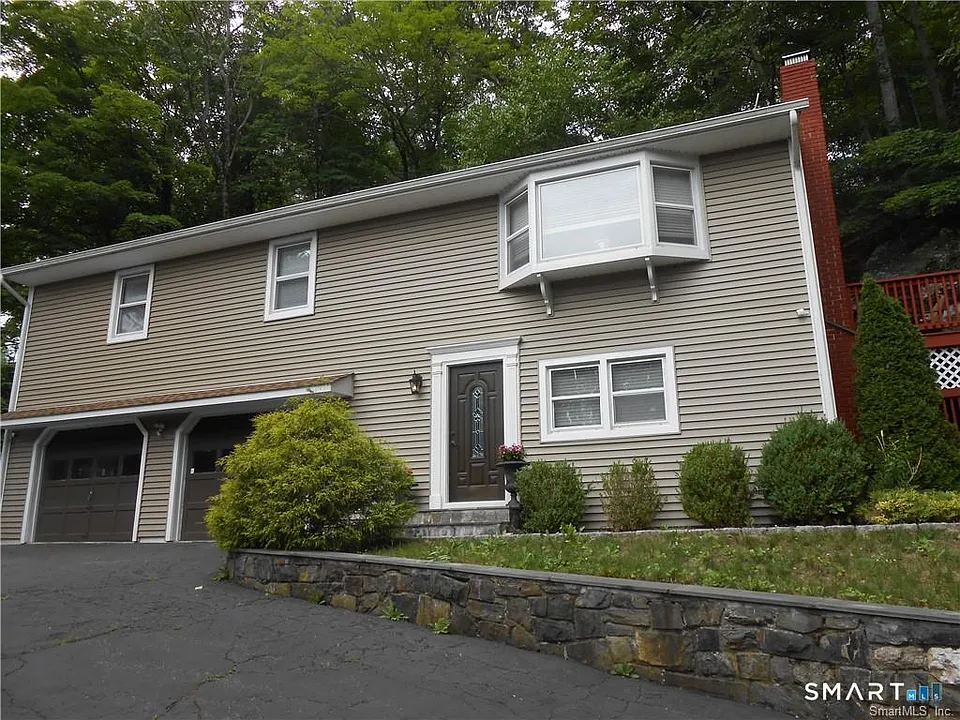 63 E Rocks Rd