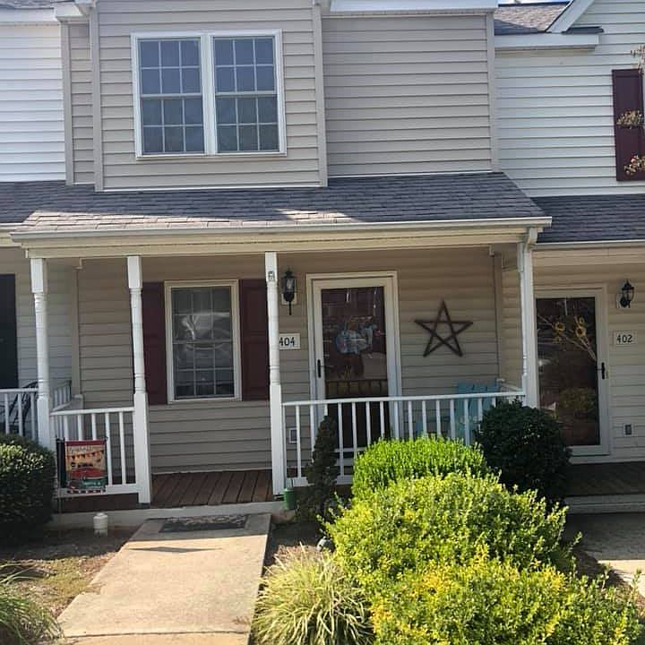 1st image of 404 Barrington Way