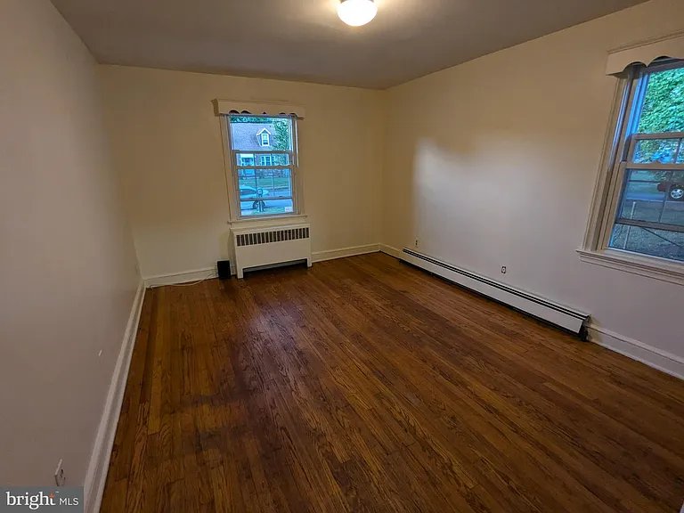 21 Steinway Ave — Photo 15