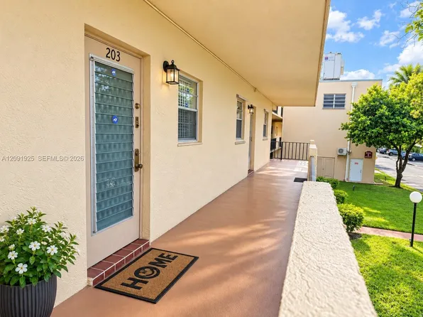 300 Berkley Rd APT 203, Hollywood, FL 33024
