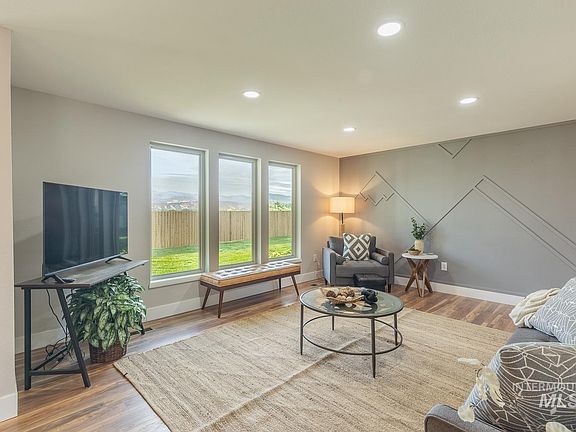 3rd image of 5696 N Kriscliffe Ct