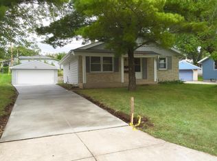 N85W18248 Lawrence Ave, Menomonee Falls, WI 53051