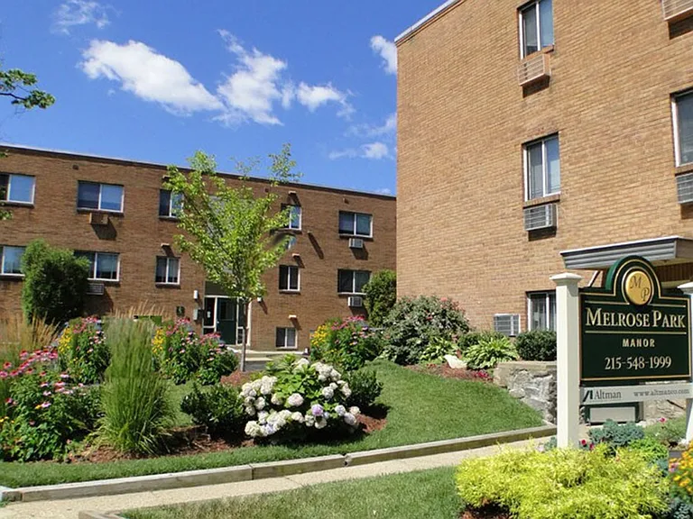 Melrose Apartments — Photo 27