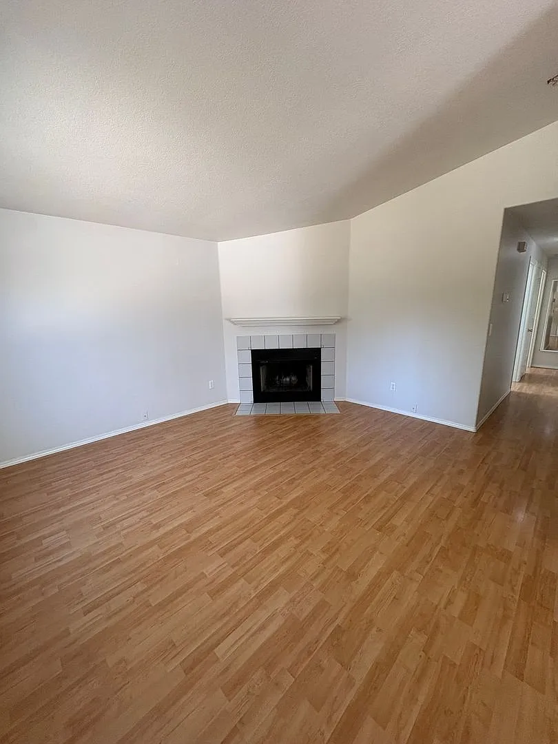 3 bedroom, 2 full bath, single family home Now Available! — Photo 2