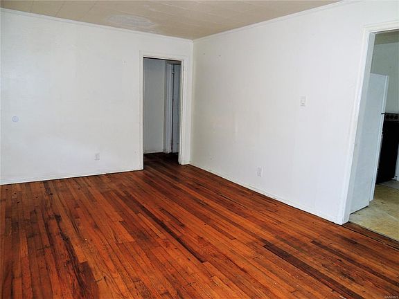 4th image of 204 Oak Forest Dr