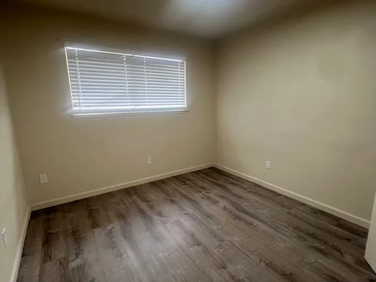 703 Iowa Ave — Photo 5