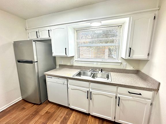 3rd image of 146 Meador Ln