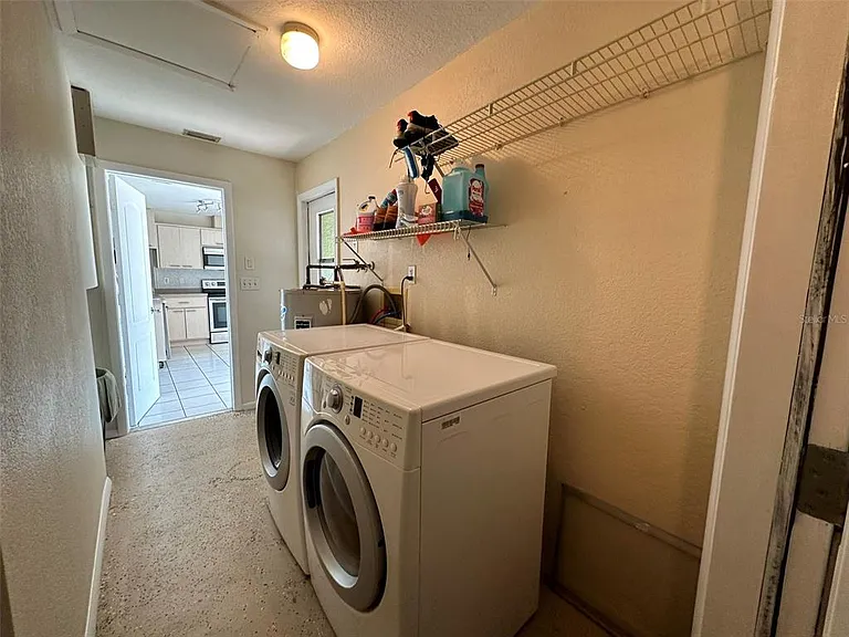 390 Kenova St — Photo 13