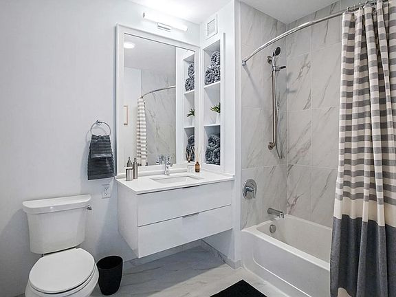 3rd image of 2335 N Lincoln Ave #709