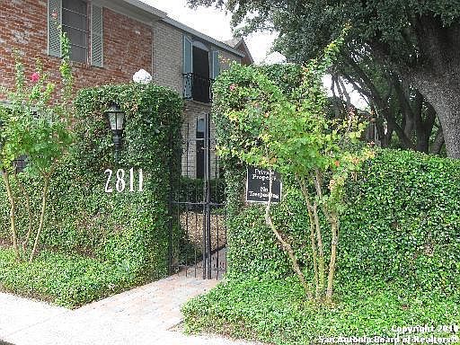 3rd image of 2811 Woodbury Dr #306