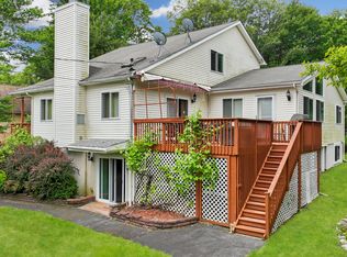 105 Stamford Rd, Dingmans Ferry, PA 18328