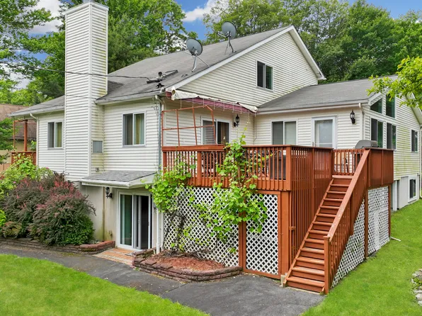 105 Stamford Rd, Dingmans Ferry, PA 18328