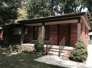 22982 Warner St, Farmington, MI 48336