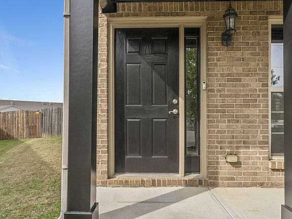 3rd image of 2324 Merluna Dr