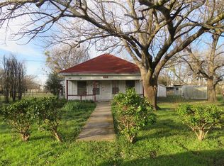 895 Chase Ave, Cleburne, TX 76031