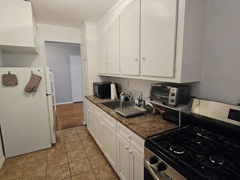 E Hartsdale Ave — Photo 4
