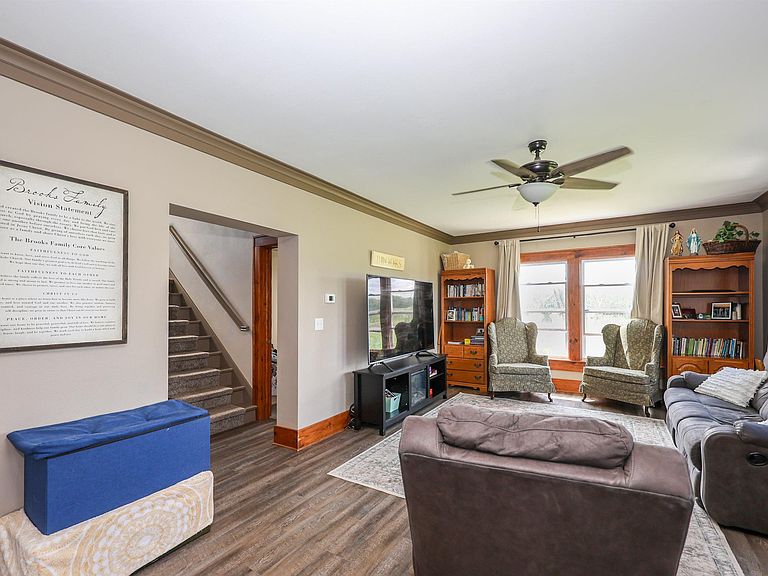 Listing photo 4