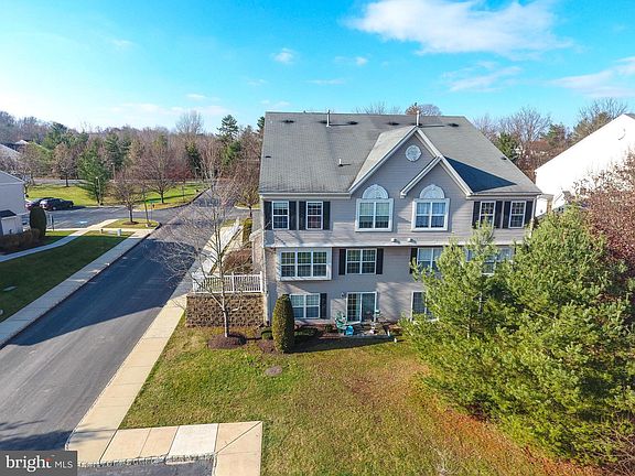 4th image of 503 Black Walnut Dr