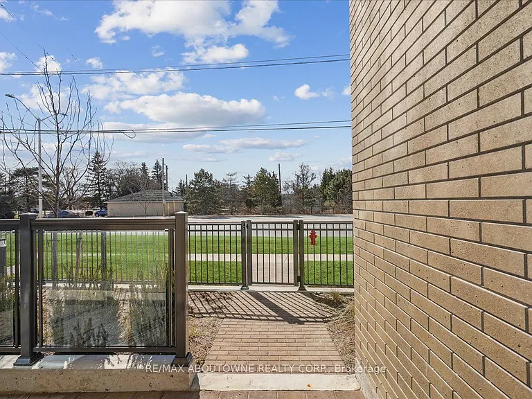 509 Dundas St W #103 — Photo 22
