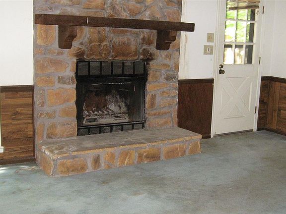 3rd image of 1356 Stonehedge Dr