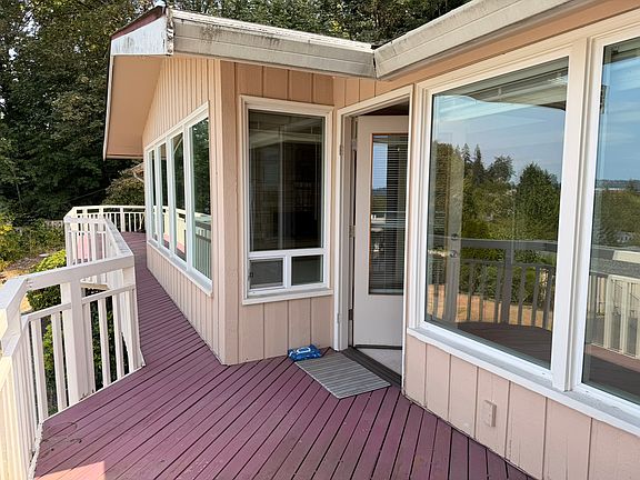 4th image of 214 19th Ave SE #A