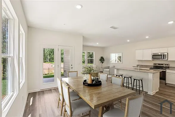 3 bed, 1662 sqft, $2,500 — Photo 3