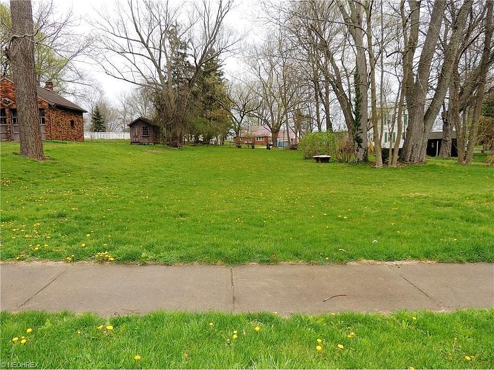 1st image of 332 E Main St