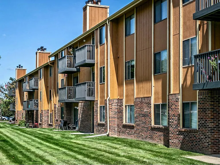 Maple View Apartments — Photo 22