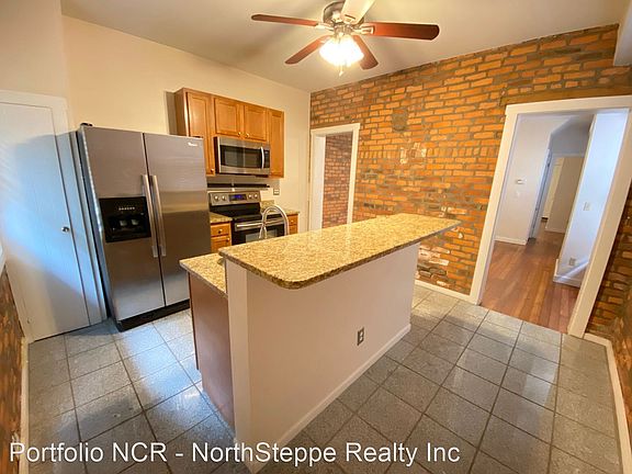 5th image of 886 Hunter Ave #886