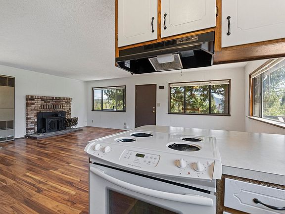4th image of 23808 Leisure Dr