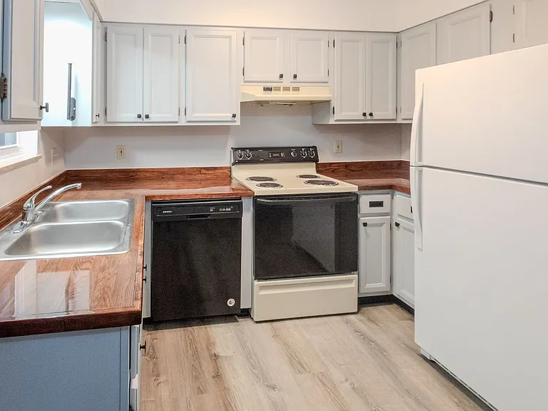 5 Eleven Estates Dr — Photo 2