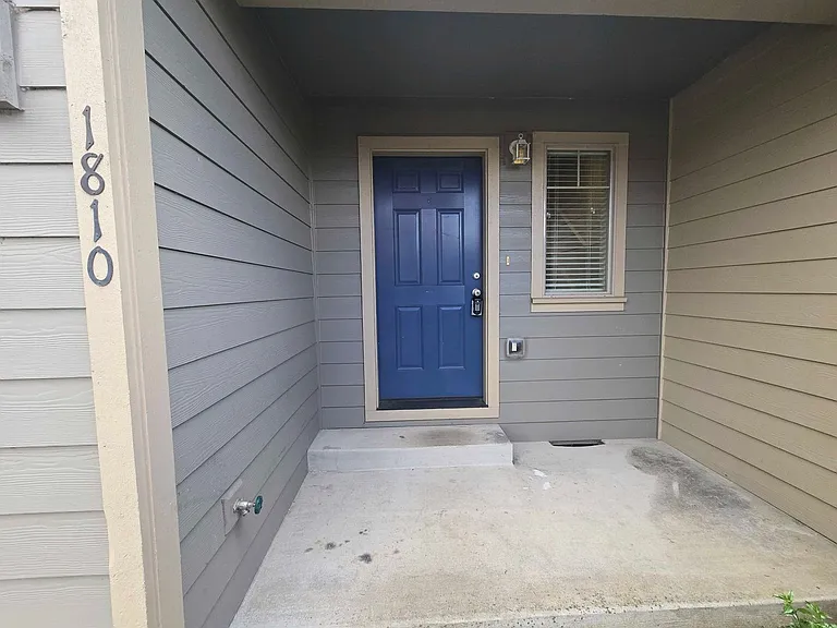 1802 College St #1810 — Photo 8