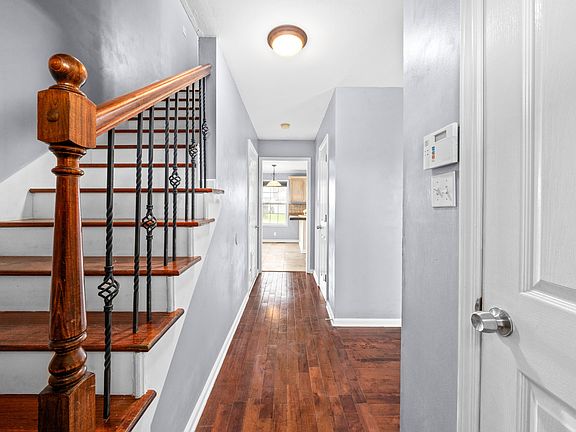 5th image of 1359 Jenny Ln