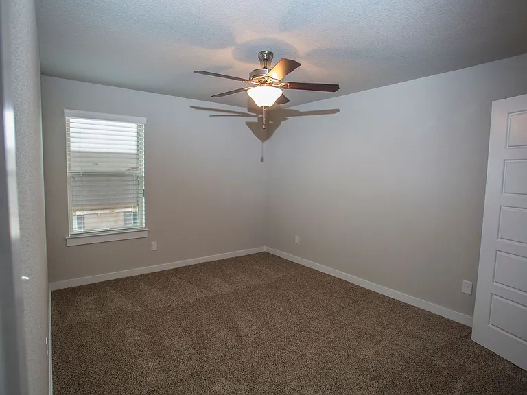 113 Lakeview Ct — Photo 14