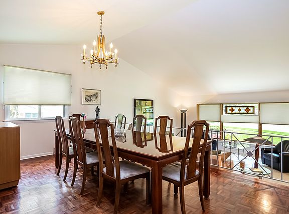 5th image of 90 Evergreen Ct