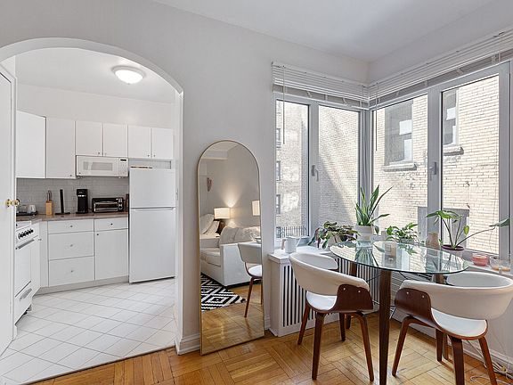 5th image of 120 Central Park S APT 3E