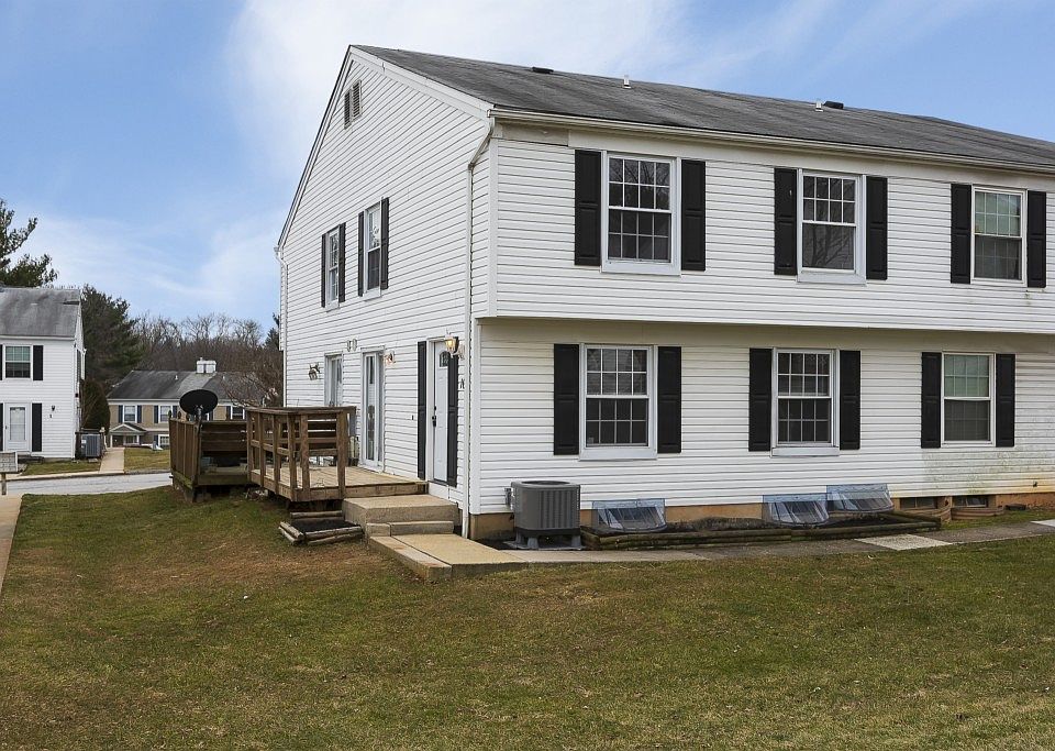1st image of 16 Ewing Dr #D