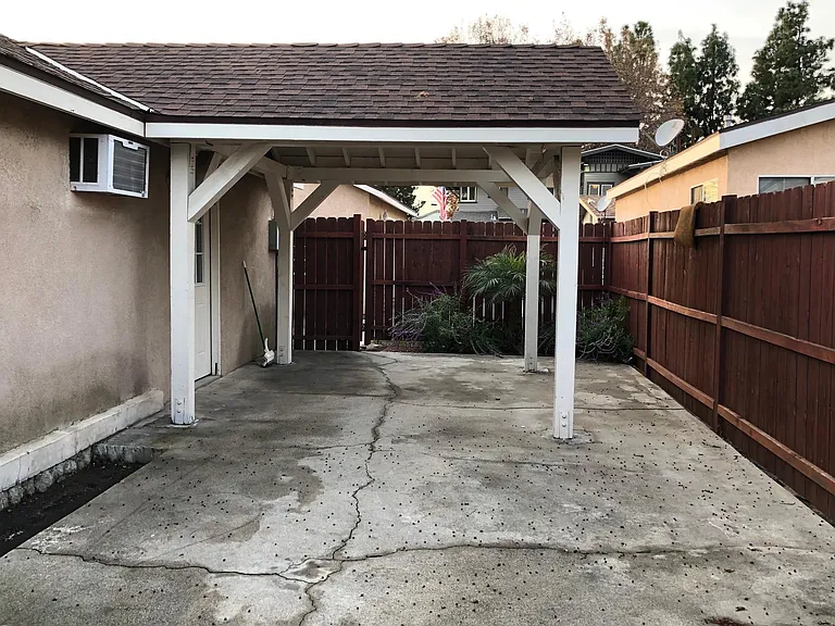 226 E Atara St — Photo 10