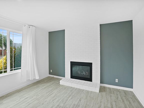 3rd image of 160 Palm Beach Ave