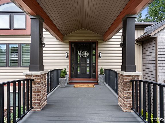 3rd image of 3861 Woodstream Dr SW