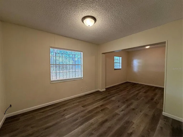 1740 W Walnut St — Photo 22