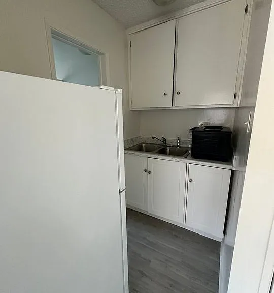 1519 Stoner Ave #5 — Photo 2