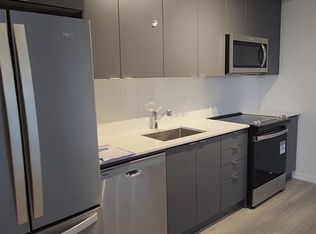 20 Lytham Green Cir #1, Newmarket, ON L3Y 0H4