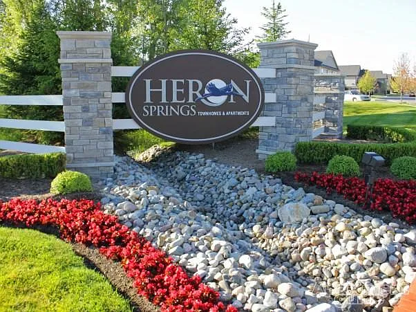 Heron Springs Luxury Townhomes and Apartments in Lake Orion,