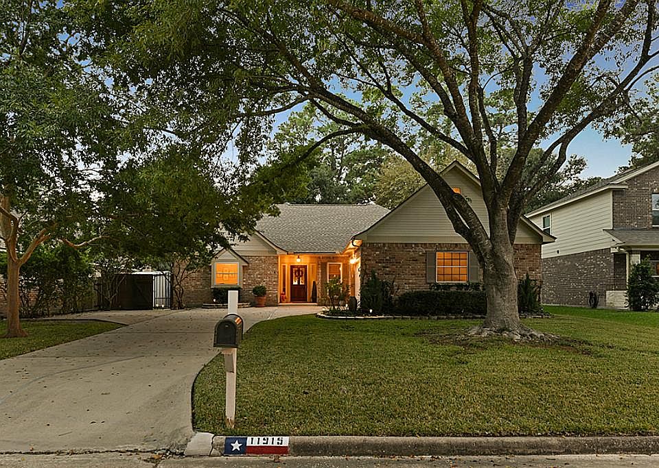 1st image of 11915 Pondwood Dr